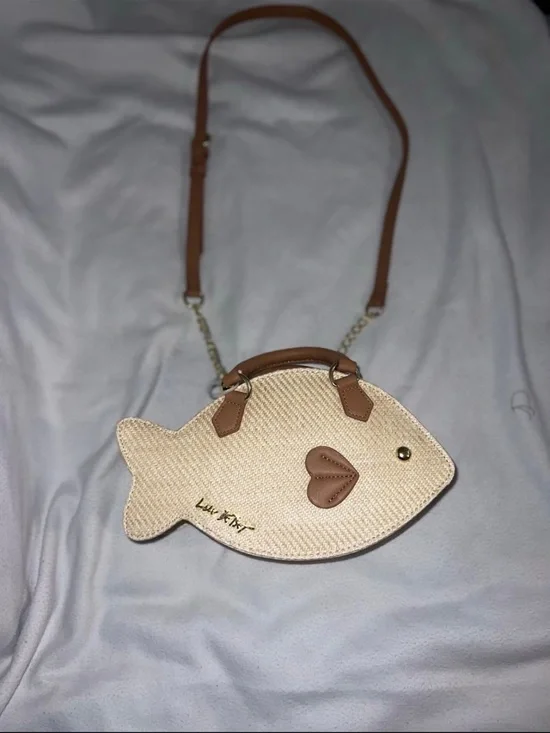 Luv Betsey Johnson Fish Crossbody Straw Purse - Trending Beach Purse NWT vhtf - Picture 2 of 9
